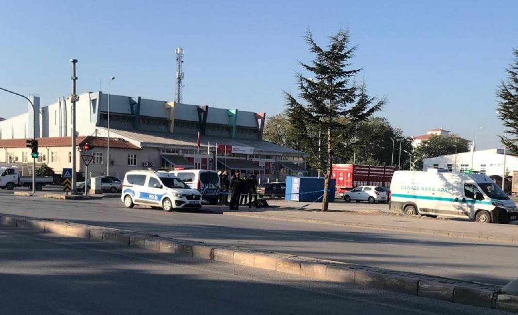 Son dakika: Konya'da bir kişi kaldırımda ölü bulundu! 1
